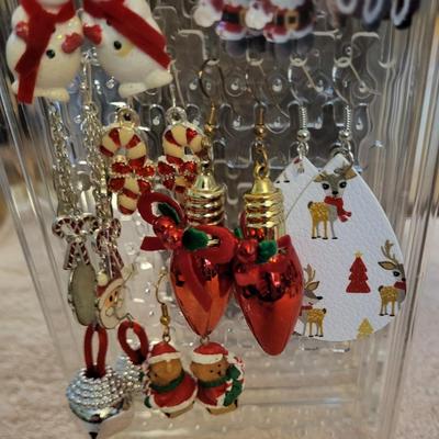 CHRISTMAS JEWELRY PLUS AN EARRING HOLDER
