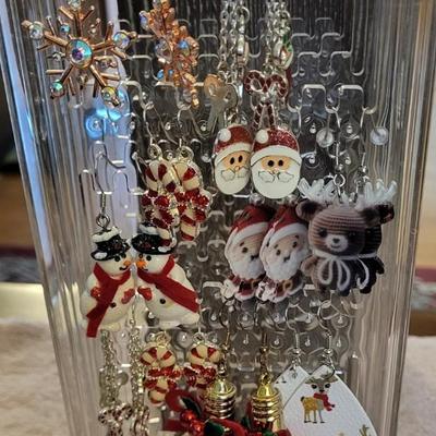 CHRISTMAS JEWELRY PLUS AN EARRING HOLDER