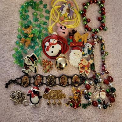 CHRISTMAS JEWELRY PLUS AN EARRING HOLDER