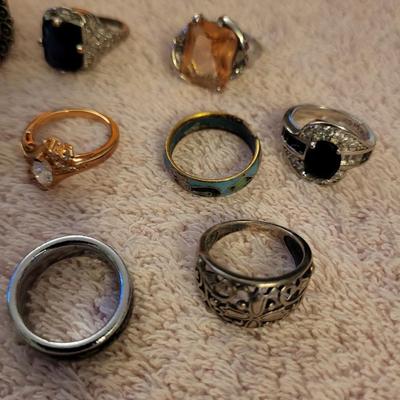 SIZE 6 COSTUME RINGS