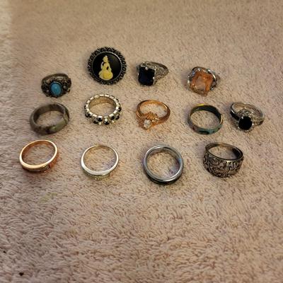 SIZE 6 COSTUME RINGS