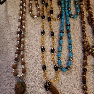 BEADED NECKLACES WITH A HOLDER