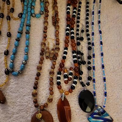 BEADED NECKLACES WITH A HOLDER