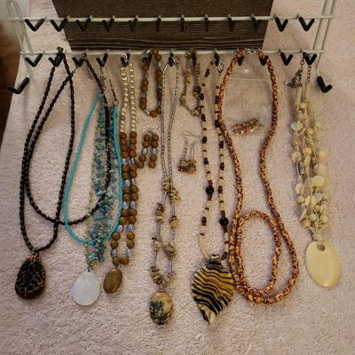 NECKLACES, EARRINGS AND BRACELETS WITH HOLDER