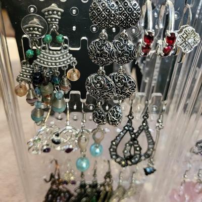 LARGE GROUP OF EARRINGS WITH A ORGANIZER