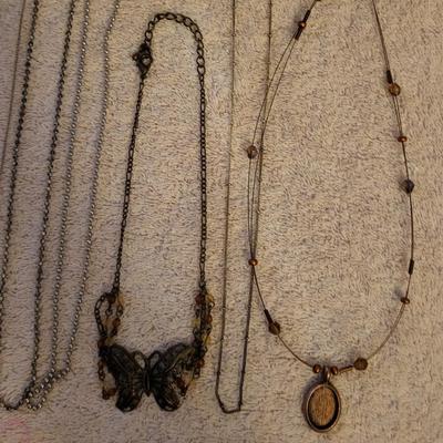 DAINTY NECKLACES