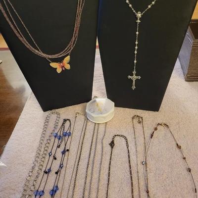 DAINTY NECKLACES