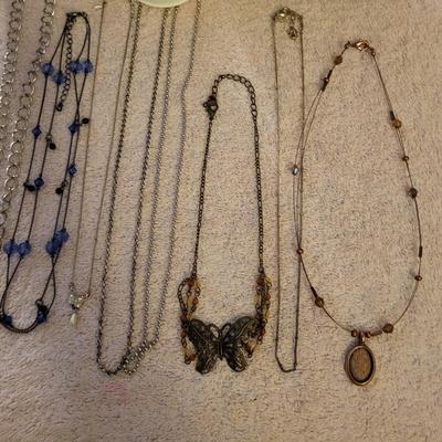 DAINTY NECKLACES