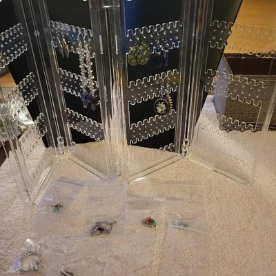 EARRINGS AND HOLDER