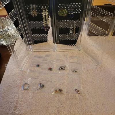 EARRINGS AND HOLDER