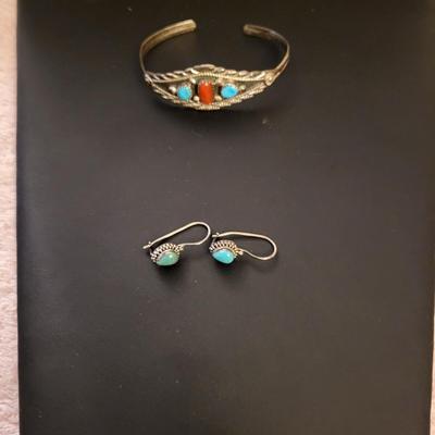 STERLING SILVER AND TURQUOISE BRACELET AND EARRINGS 14g