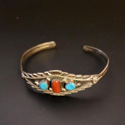 STERLING SILVER AND TURQUOISE BRACELET AND EARRINGS 14g