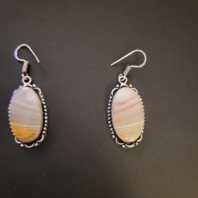 STERLING SILVER PENDANT AND EARRINGS 32g