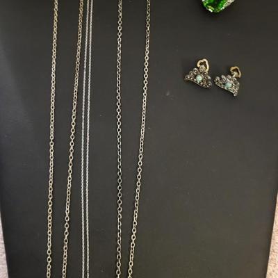 STERLING SILVER NECKLACES, EARRINGS AND A SIZE 8 RING 18g