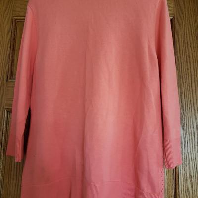 Sale Photo Thumbnail #138: Peach/Coral color Croft & Barrow Cotton Button Front Cardigan. Size Large. 26" long. The front has a small open diamond pattern and the back is solid. Sleeves are 3/4 length sleeve and are 18 3/4" long. Like new condition.