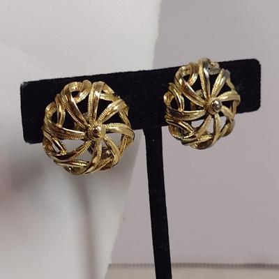 Monet Gold Tone Necklace and Earring Set (#27)