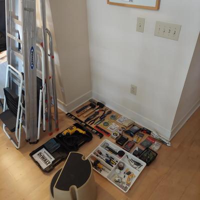 Ladders, Tools & Hardware (LE-BBL)