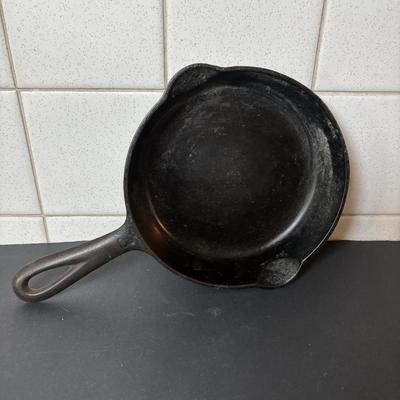 Lot 217: Three Griswold Cast Iron Pans