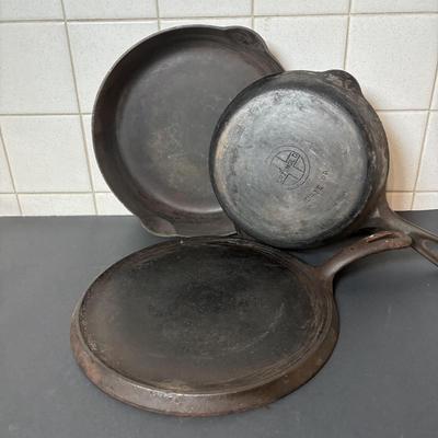 Lot 218: Griswold Pans