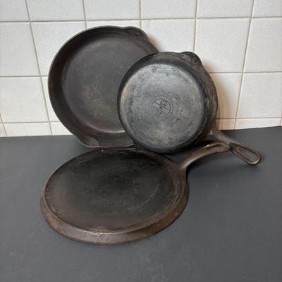 Lot 218: Griswold Pans