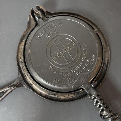 Lot 219: Vintage Griswold No. 8 Cast Iron Waffle Maker w/Base No. 8