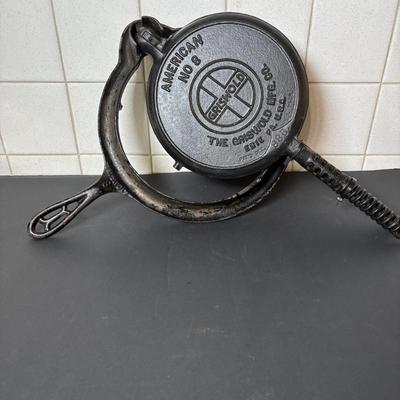 Lot 219: Vintage Griswold No. 8 Cast Iron Waffle Maker w/Base No. 8