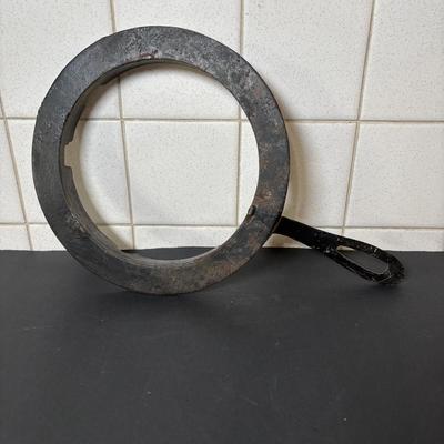 Lot 220: Unmarked Cast Iron Waffle Maker