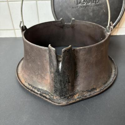 Lot 223: Vintage Wagner Ware Waffle Maker w/Base & Lodge Cast Iron Griddle