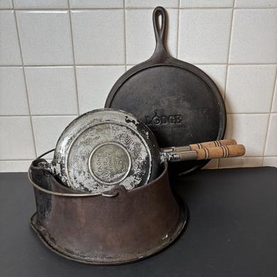 Lot 223: Vintage Wagner Ware Waffle Maker w/Base & Lodge Cast Iron Griddle