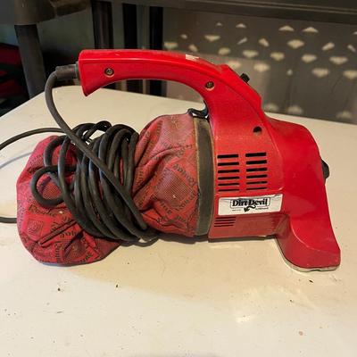 Two Dirt Devil Handheld Vacuums (G-MG)