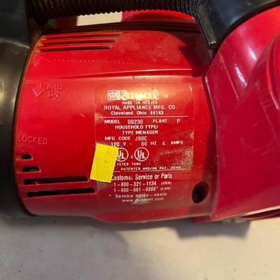 Two Dirt Devil Handheld Vacuums (G-MG)