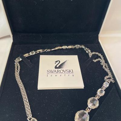 Stunning Swarovski clear crystal necklace on Silvertone chain