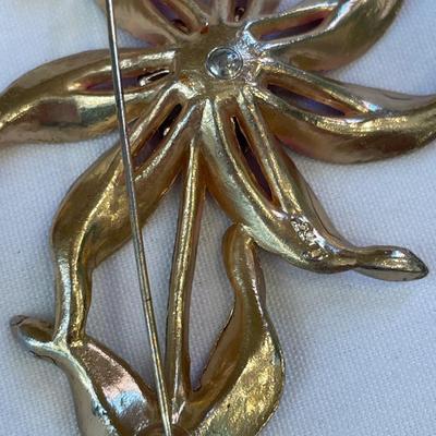 Coro pink flower pin & gold tone rose
