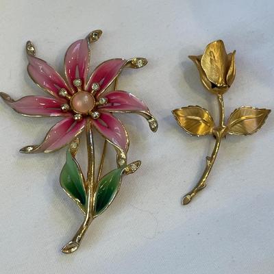 Coro pink flower pin & gold tone rose