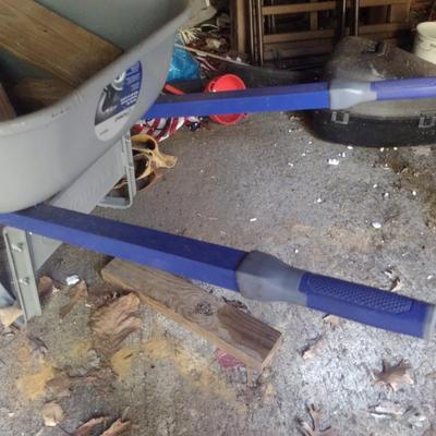 Kobalt Brand Metal Pan and Frame Wheelbarrow