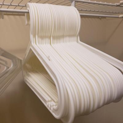 Variety of Plastic Hangers (C1-KD)