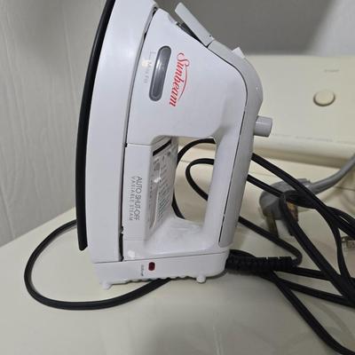 Clothes iron