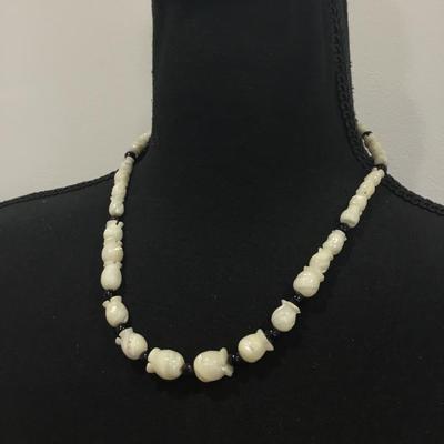 Beautiful vintage china old jade carved pendant necklace. Very nice very beautiful.