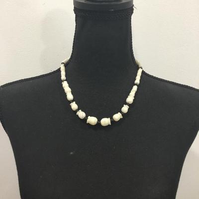 Beautiful vintage china old jade carved pendant necklace. Very nice very beautiful.