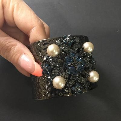 Very nice gunmetal gray rhinestone cuff bracelet