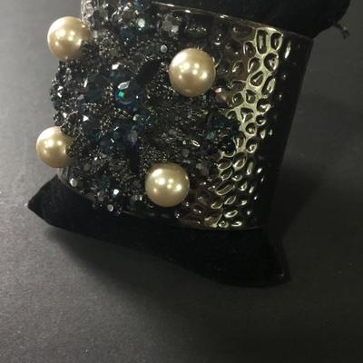 Very nice gunmetal gray rhinestone cuff bracelet