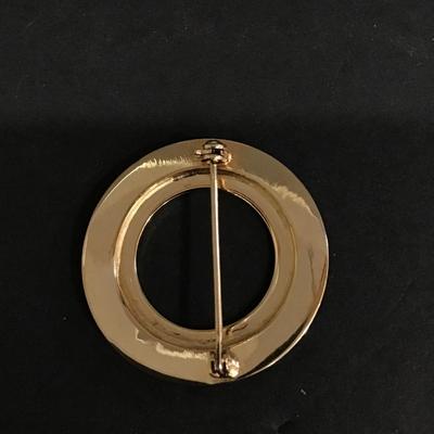 Gold tone circular brooch