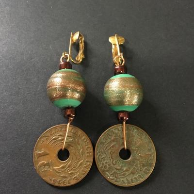 Beautiful vintage glass bead & Chinese coin dangle clip on earrings