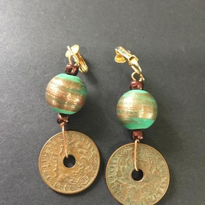 Beautiful vintage glass bead & Chinese coin dangle clip on earrings