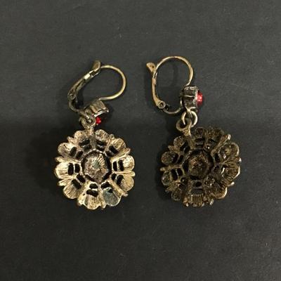 Beautiful vintage red Ruby dangle earrings