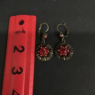 Beautiful vintage red Ruby dangle earrings
