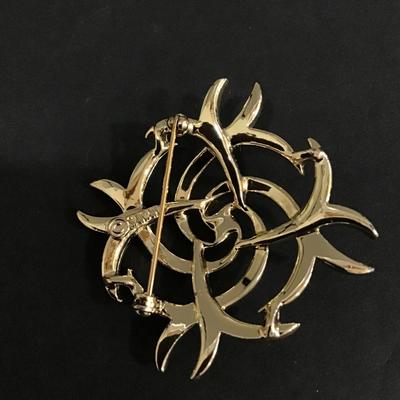 Vintage Sarah Coventry brooch pin