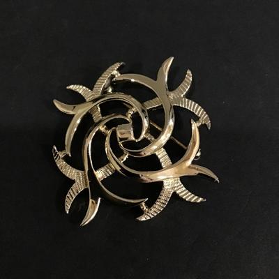 Vintage Sarah Coventry brooch pin