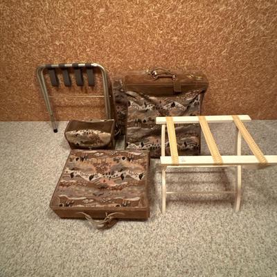 Set of luggage and luggage racks