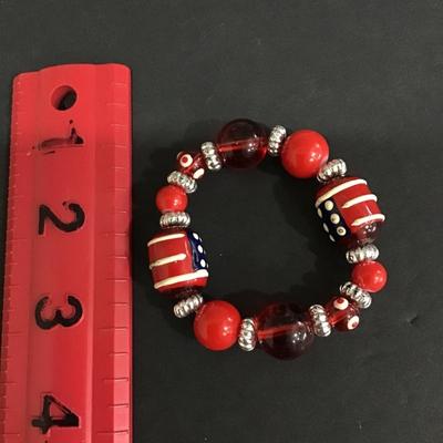 Pretty red glass art beaded stretch bracelet